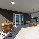 Luxury Klara With Heated Pool, Near Airport&zadar Villa