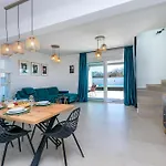 Villa Luxury Klara With Heated Pool, Near Airport&zadar Murvica (Policnik)