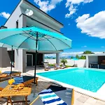 Luxury Klara With Heated Pool, Near Airport&zadar * Murvica (Policnik)