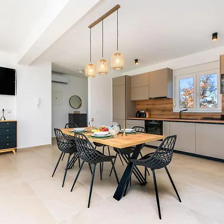 Willa Luxury Klara With Heated Pool, Near Airport&zadar