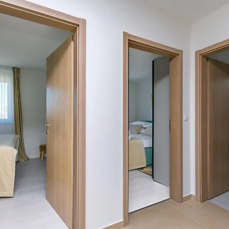 Luxury Klara With Heated Pool, Near Airport&zadar Willa *