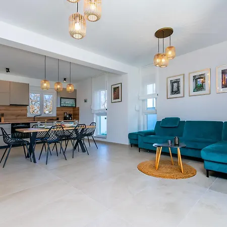 Luxury Klara With Heated Pool, Near Airport&zadar Willa
