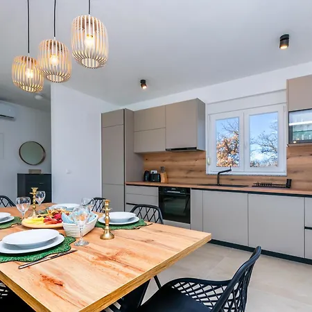 Luxury Klara With Heated Pool, Near Airport&zadar Murvica (Policnik)