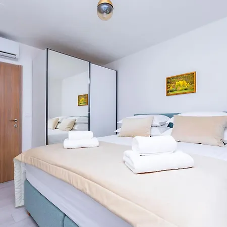 Luxury Klara With Heated Pool, Near Airport&zadar Willa