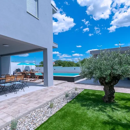 Villa Luxury Klara With Heated Pool, Near Airport&zadar *