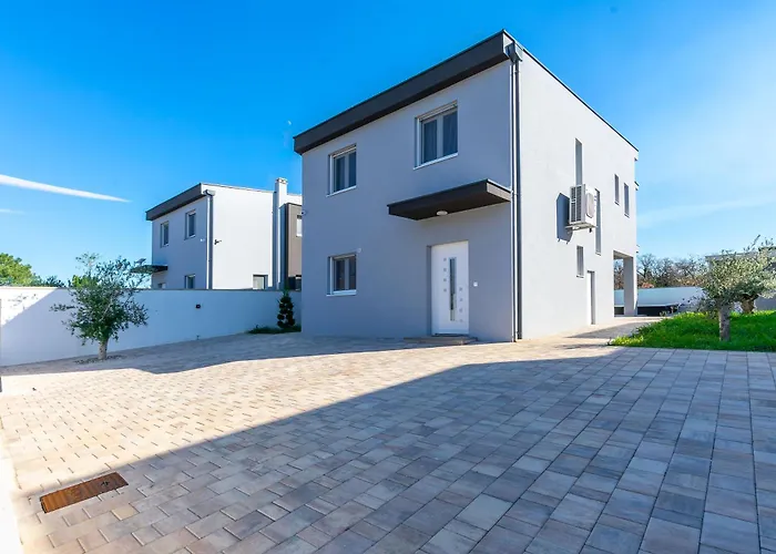 Villa Luxury Klara With Heated Pool, Near Airport&zadar *