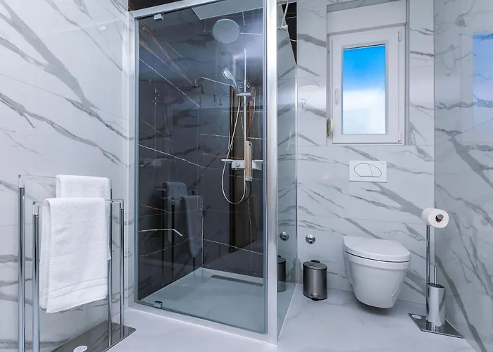 Luxury Klara With Heated Pool, Near Airport&zadar Villa