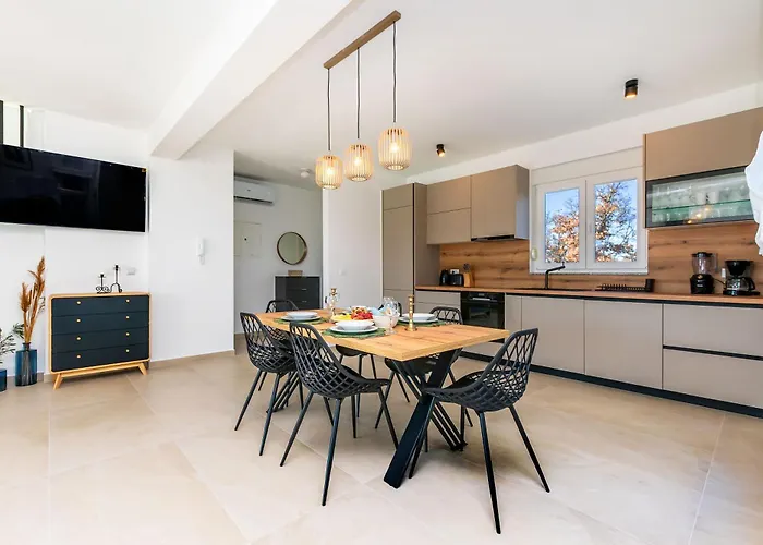 Villa Luxury Klara With Heated Pool, Near Airport&zadar