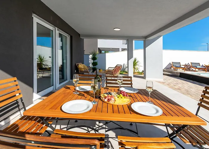 Villa Luxury Klara With Heated Pool, Near Airport&zadar *