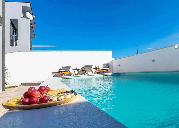 Luxury Klara With Heated Pool, Near Airport&zadar *