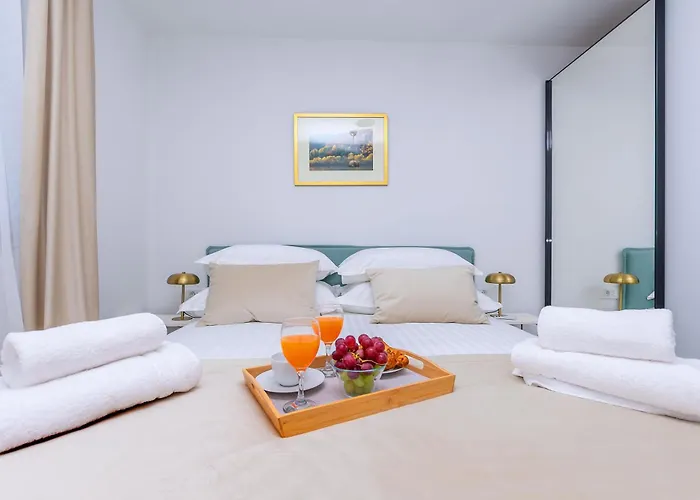 Luxury Klara With Heated Pool, Near Airport&zadar Murvica (Policnik)