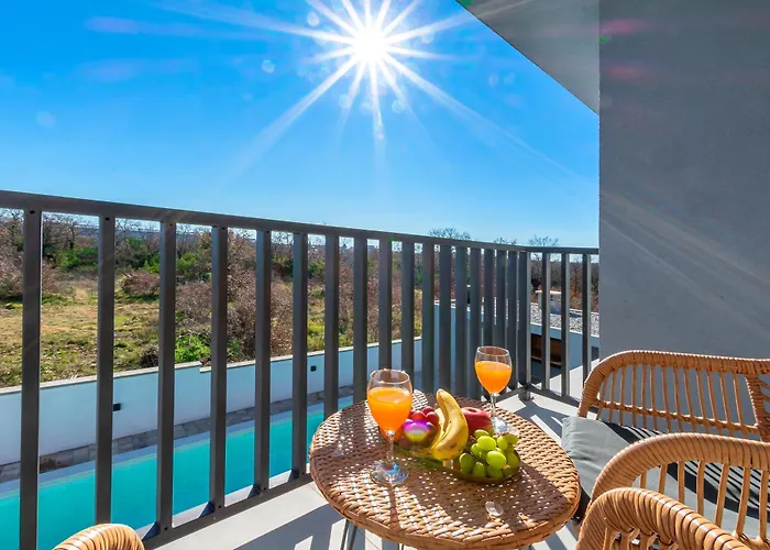 Luxury Klara With Heated Pool, Near Airport&zadar * Murvica (Policnik)