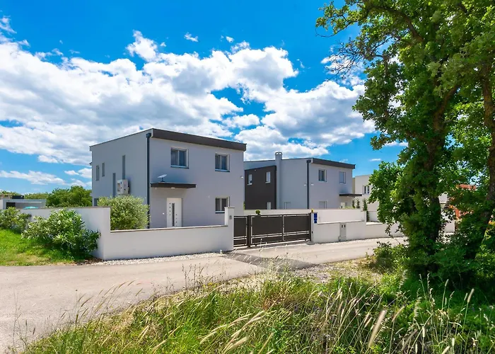 Villa Luxury Klara With Heated Pool, Near Airport&zadar *