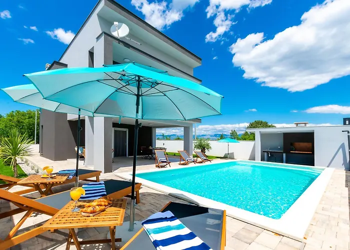 Luxury Klara With Heated Pool, Near Airport&zadar * Murvica (Policnik)