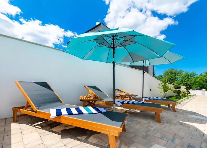 Luxury Klara With Heated Pool, Near Airport&zadar Murvica (Policnik)
