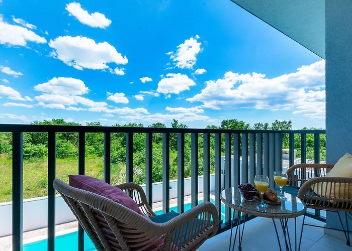 Luxury Klara With Heated Pool, Near Airport&zadar Murvica (Policnik)