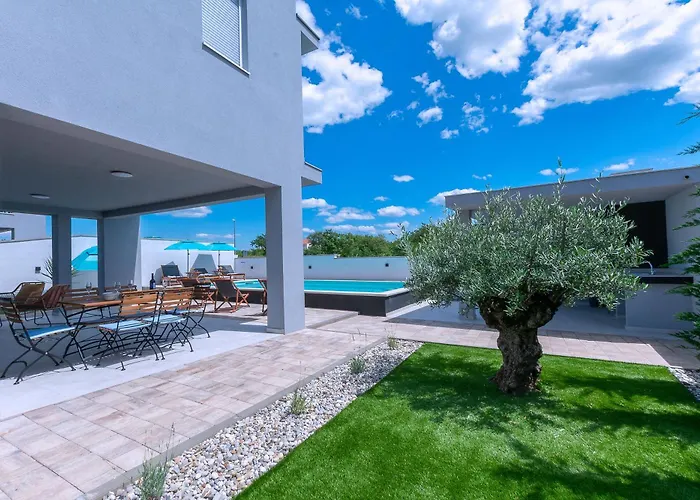 Villa Luxury Klara With Heated Pool, Near Airport&zadar *