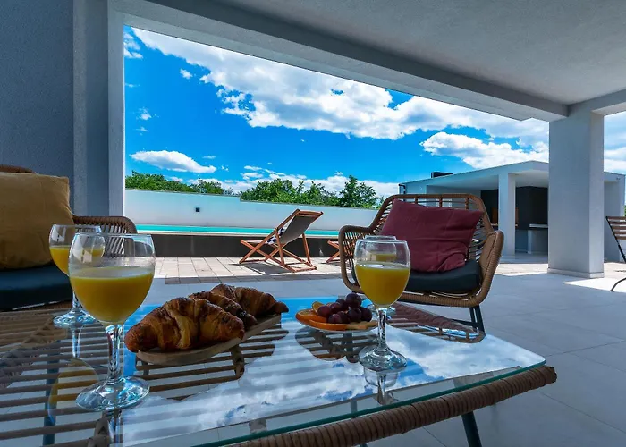 Luxury Klara With Heated Pool, Near Airport&zadar * Murvica (Policnik)