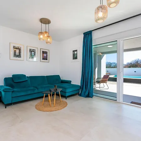 Villa Luxury Klara With Heated Pool, Near Airport&zadar