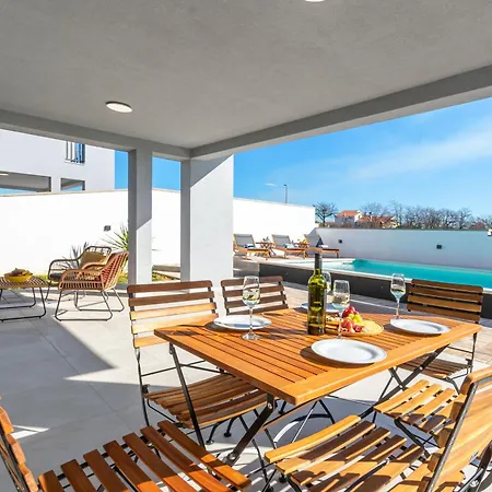 Luxury Klara With Heated Pool, Near Airport&zadar