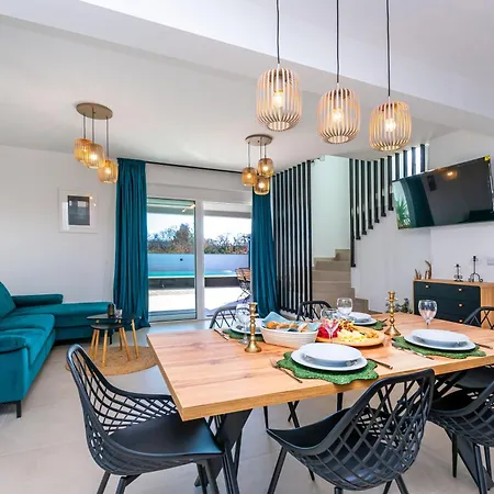 Luxury Klara With Heated Pool, Near Airport&zadar