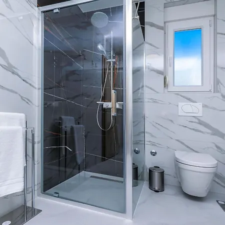 Luxury Klara With Heated Pool, Near Airport&zadar Villa