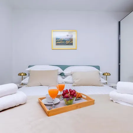Luxury Klara With Heated Pool, Near Airport&zadar Murvica (Policnik)