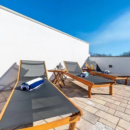 Luxury Klara With Heated Pool, Near Airport&zadar Villa