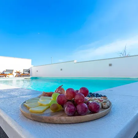 Luxury Klara With Heated Pool, Near Airport&zadar * Murvica (Policnik)