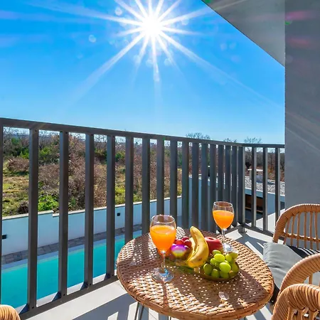 Luxury Klara With Heated Pool, Near Airport&zadar * Murvica (Policnik)