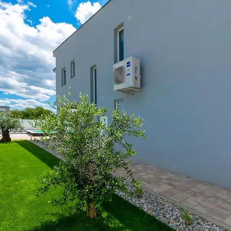 Luxury Klara With Heated Pool, Near Airport&zadar Murvica (Policnik)