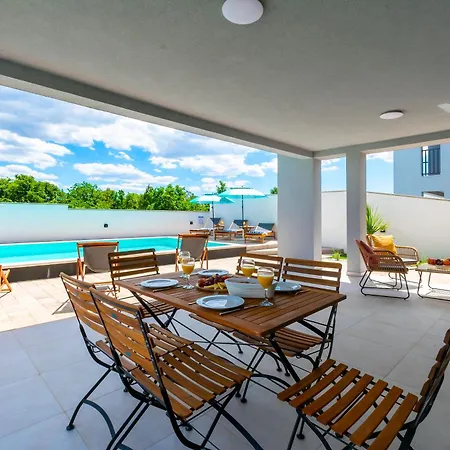 Luxury Klara With Heated Pool, Near Airport&zadar Villa Murvica (Policnik)