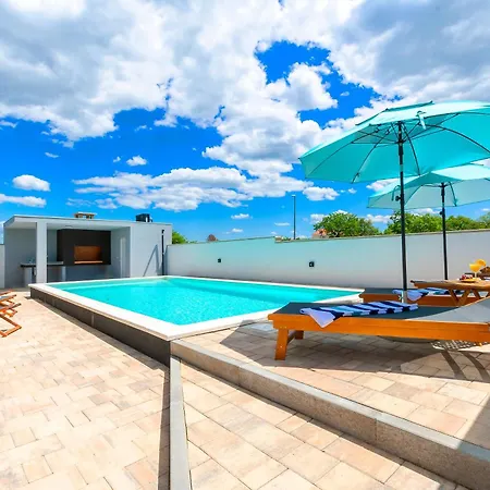 Luxury Klara With Heated Pool, Near Airport&zadar * Murvica (Policnik)
