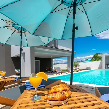 Luxury Klara With Heated Pool, Near Airport&zadar Murvica (Policnik)
