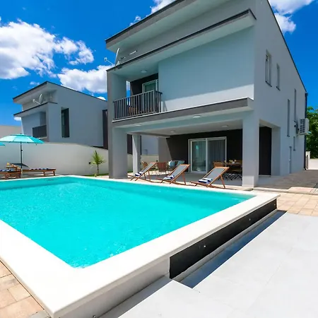 Luxury Klara With Heated Pool, Near Airport&zadar Vila *