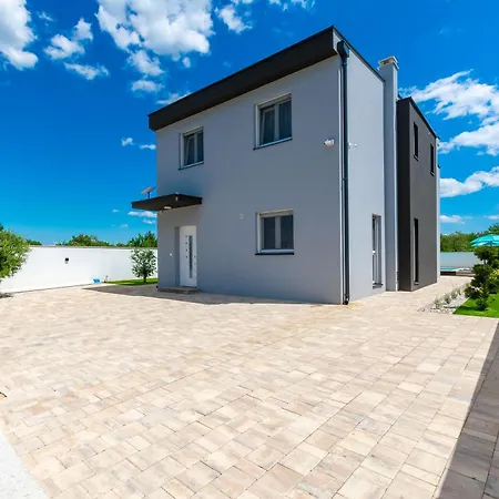 Luxury Klara With Heated Pool, Near Airport&zadar * Murvica (Policnik)