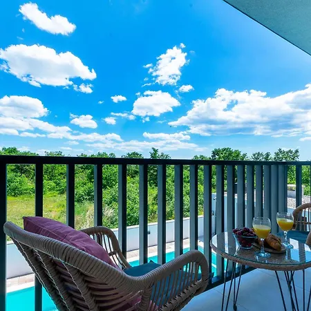 Luxury Klara With Heated Pool, Near Airport&zadar Murvica (Policnik)