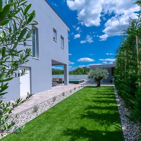 Vila Luxury Klara With Heated Pool, Near Airport&zadar Murvica (Policnik)