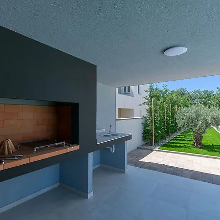 Luxury Klara With Heated Pool, Near Airport&zadar